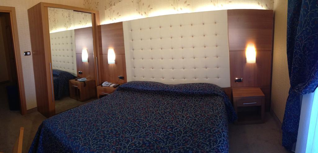 Hotel Vela D'oro ***S Bardolino Habitación foto